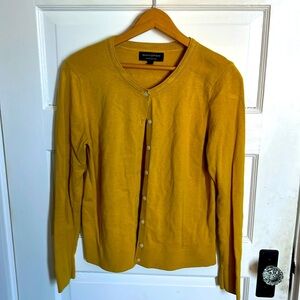 Banana Republic Women’s Cardigan Medium mustard yellow